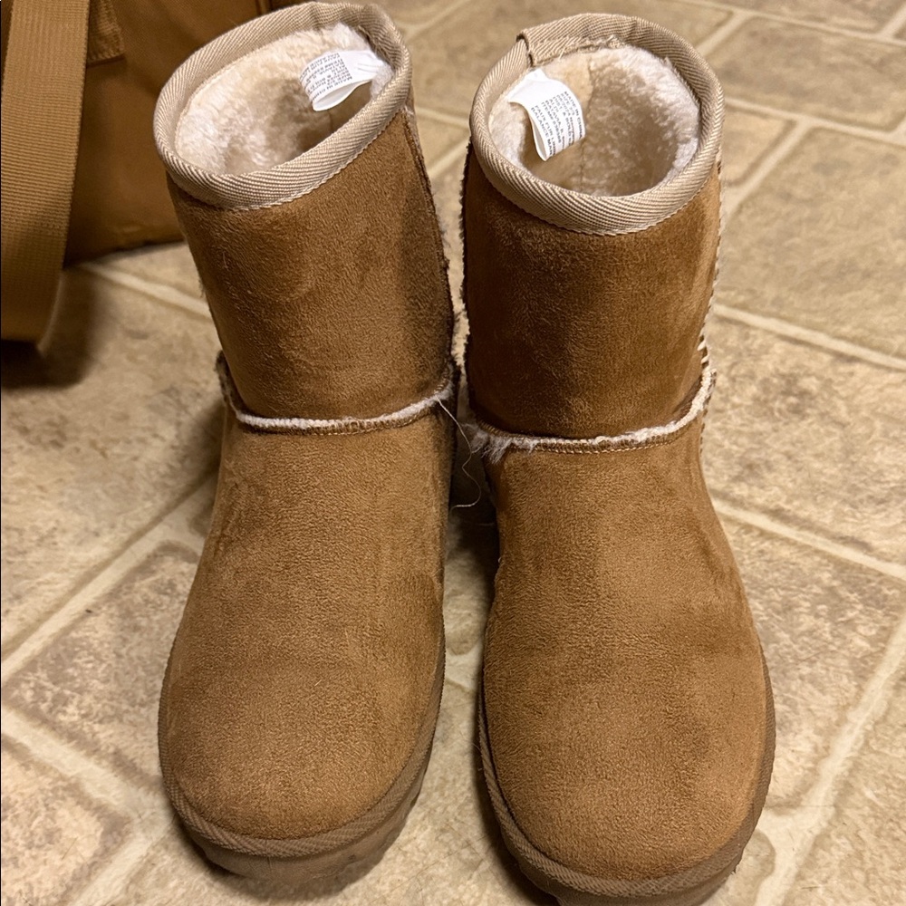 Girls Chestnut Suede Shearling-Lined Winter Boots